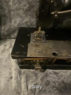 VTG ANTIQUE Singer 152-11 Sewing Machine