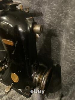 VTG ANTIQUE Singer 152-11 Sewing Machine