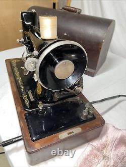 VTG Singer Model 99k-13 Sewing Machine /Bentwood Case, Knee Lever, Light, Works