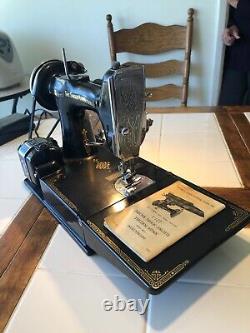 Vinage 1936 Singer Sewing Machine with Case