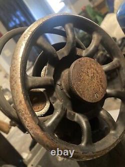 Vintage 1897 Antique Singer Treadle Sewing Machine