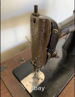 Vintage 1923 Singer Treadle Sewing Machine And Table G9740451