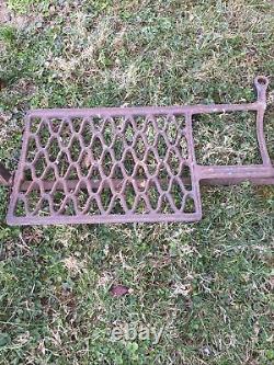 Vintage 1925 Industrial Singer Sewing Machine Cast Iron Base Nice Table Frame