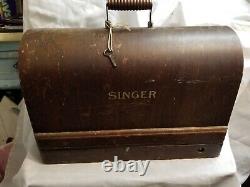 Vintage 1925 SINGER Sewing Machine with Bentwood Case and key