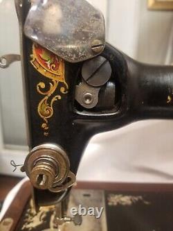 Vintage 1925 SINGER Sewing Machine with Bentwood Case and key