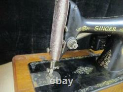 Vintage 1926 Singer Sewing Machine withunique oak tabletop case Rare