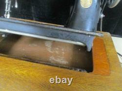 Vintage 1926 Singer Sewing Machine withunique oak tabletop case Rare