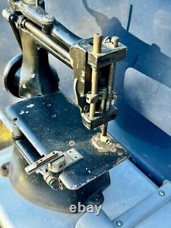 Vintage 1930 Singer Hand Crank Commercial Sewing Machine Model 125-2 SN GO171592