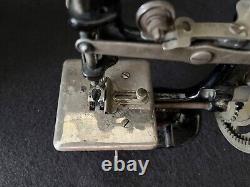 Vintage 1930's SINGER SEWHANDY Child's Sewing Machine