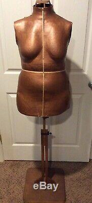 Vintage 1940's Singer Sewing Seamstress Molded Dress Form Mannequin Wooden Stand