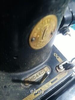 Vintage 1947 Singer Sewing Machine AH044049