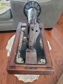 Vintage Antique 1904 Singer Table Top Sewing Machine Detailed Wood Case