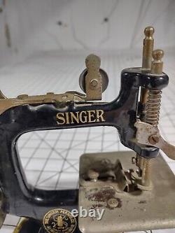 Vintage Antique 20-1 Mini Singer children's Sewing Machine Hand Crank c. 1930's