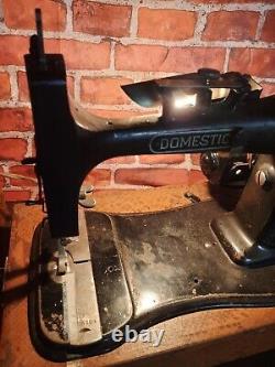 Vintage Antique Domestic Singer Portable Sewing Machine runs with light & case
