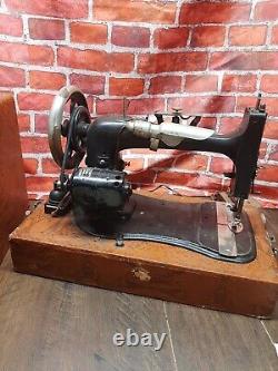 Vintage Antique Domestic Singer Portable Sewing Machine runs with light & case