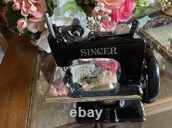 Vintage Antique Mini Singer Sewing Machine for Children Sewhandy Model 20