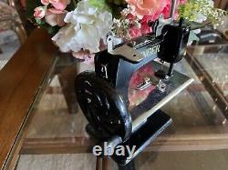 Vintage Antique Mini Singer Sewing Machine for Children Sewhandy Model 20