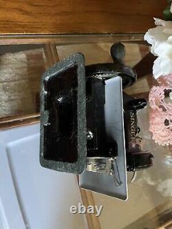 Vintage Antique Mini Singer Sewing Machine for Children Sewhandy Model 20