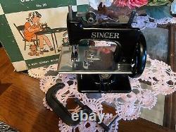 Vintage Antique Mini Singer Sewing Machine for Children Sewhandy Model 20