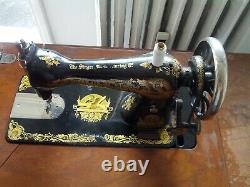 Vintage Antique SINGER sewing machine treadle table cast iron legs