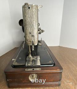 Vintage Antique Singer Black Gold Knee Lift Sewing Machine Wooden Locking Case