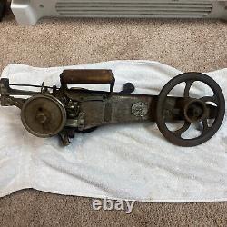 Vintage Antique Singer Carpet Stitcher Binder Hand Crank Sewing Machine