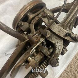 Vintage Antique Singer Carpet Stitcher Binder Hand Crank Sewing Machine