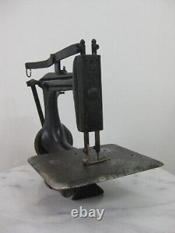 Vintage Antique Singer Chain Stitch Sewing Machine Model 24 Class 1890s