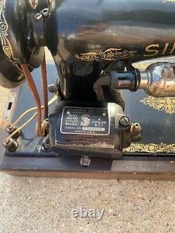 Vintage Antique Singer Sewing Machine with Wooden Case No Foot Pedal