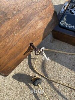 Vintage Antique Singer Sewing Machine with Wooden Case No Foot Pedal