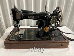 Vintage Antique Singer Sewing Machine with Wooden Locking Case 1940 Model 128