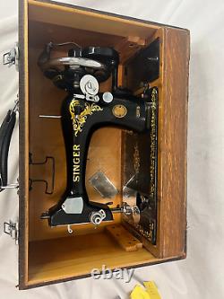 Vintage Antique Singer Sewing Machine with Wooden Locking Case Model 128-K DS20