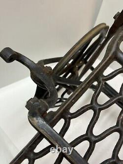 Vintage Antique Singer Treadle Sewing Machine Cast Iron Flywheel Foot Pedal