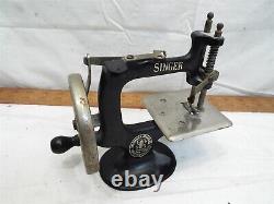 Vintage Child's Singer Toy Sewing Machine Cast Iron Miniature Hand Crank in Box