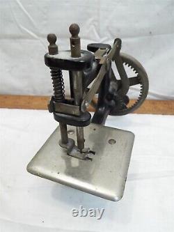 Vintage Child's Singer Toy Sewing Machine Cast Iron Miniature Hand Crank in Box