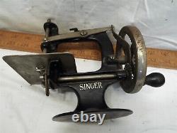 Vintage Child's Singer Toy Sewing Machine Cast Iron Miniature Hand Crank in Box