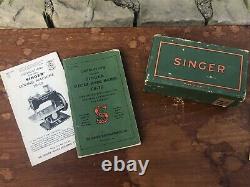 Vintage Electric Antique SINGER SEWING MACHINE 66-16 Manual Table Bench Needles