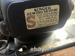 Vintage Electric Antique SINGER SEWING MACHINE 66-16 Manual Table Bench Needles