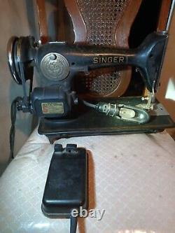 Vintage Pre-1930 Singer Sewing Machine With Foot Pedal And Lightbulb