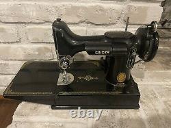 Vintage SINGER 221 Featherweight Sewing Machine Case & Accessories 1954