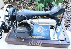 Vintage SINGER MANUFACTURING Co Sewing Machine with foot pedal in case