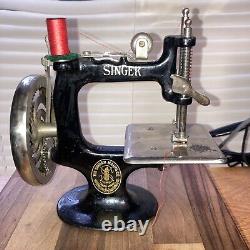 Vintage SINGER Model 20 Mini Child's Sewing Machine Sews Great! Approx 100 Years