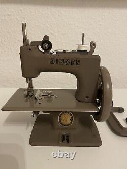 Vintage SINGER SEWHANDY Model 20 Sewing Machine with Original Box & Instructions