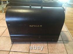 Vintage SINGER sewing machine 1925 Model 128-13 in Beautiful condition