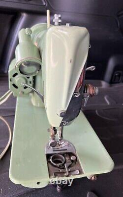 Vintage Singer 185J Sewing Machine Jadeite Green Working