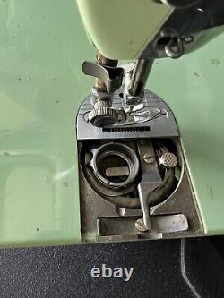 Vintage Singer 185J Sewing Machine Jadeite Green Working