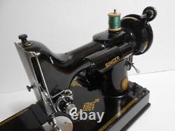 Vintage Singer 221-1 Featherweight Sewing Machine With Case & Accessories
