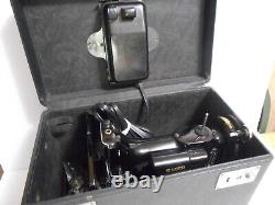 Vintage Singer 221-1 Featherweight Sewing Machine With Case & Accessories
