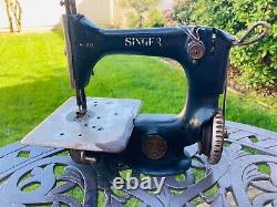 Vintage Singer 24 Sewing Machine