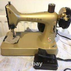 Vintage Singer 98K, 286K Electric sewing machine